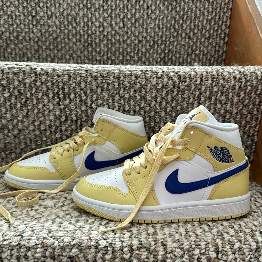 Air Jordan Never Worn Yellow and Royal Blue